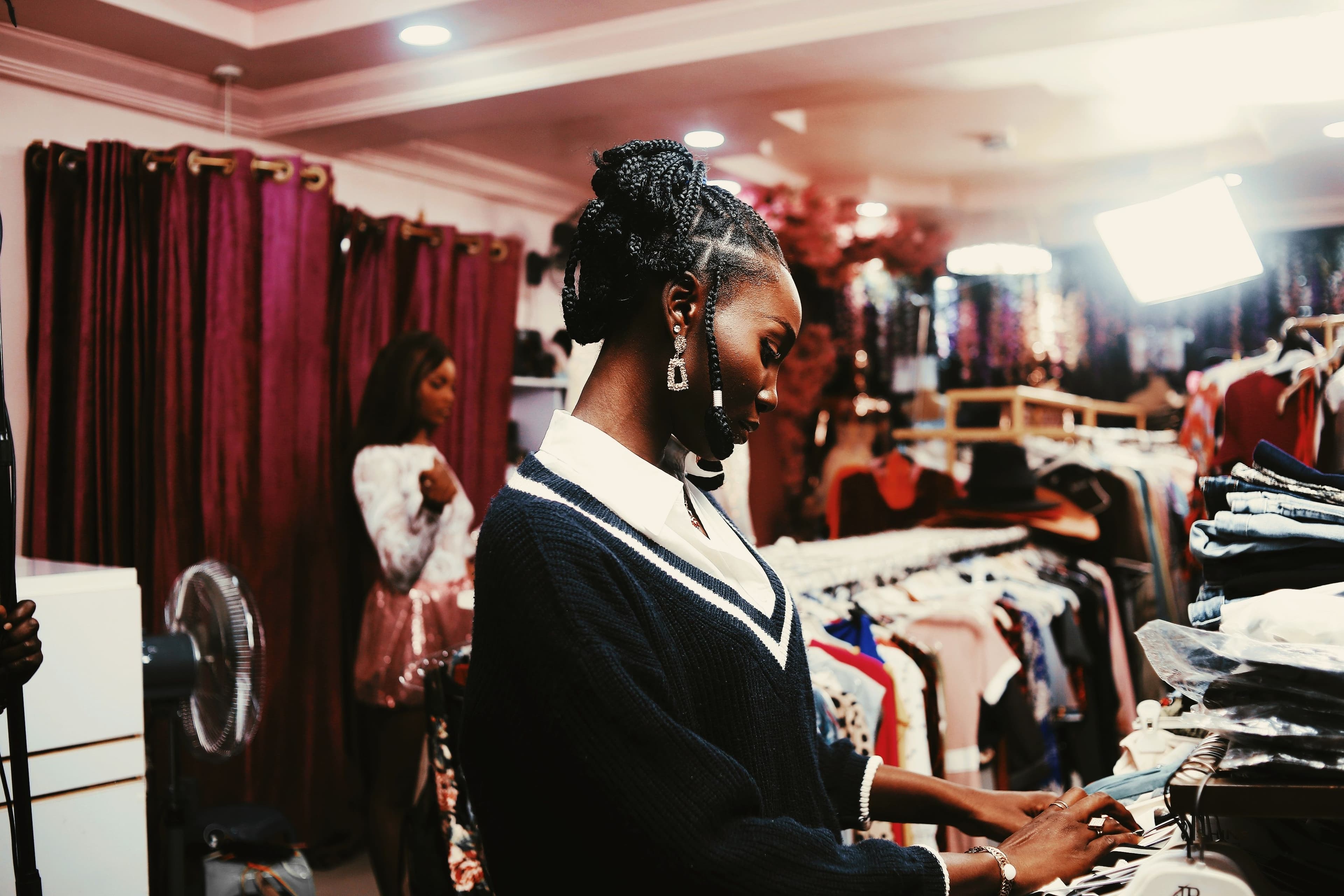 A boutique counter at checkout — the kind of shop Vemmo is built for